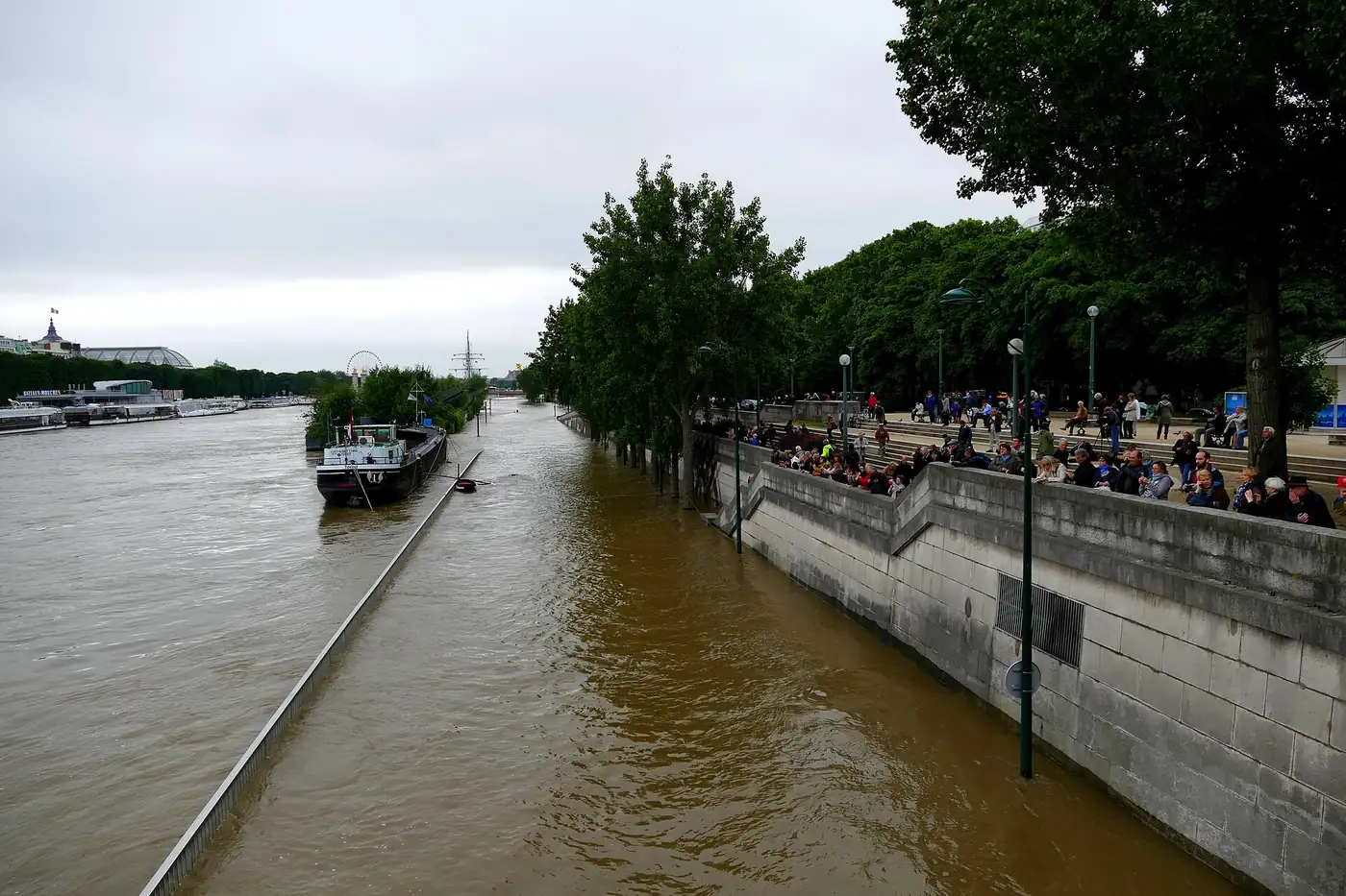 La Seine en crue vers l'amont depuis le pont de l'Alma le 3 juin 2016