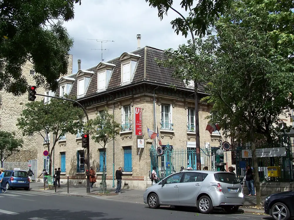 L'entrée principale de l'hôpital Armand-Trousseau, avenue du Docteur-Arnold-Netter
