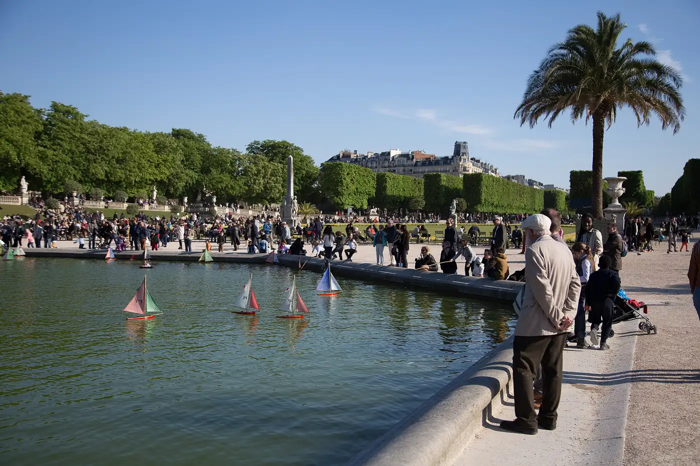 Le grand bassin du jardin du Luxembourg et ses voiliers de location