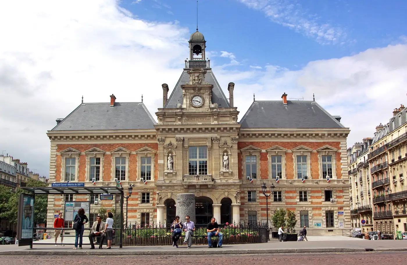La mairie du 19e arrondissement, place Armand-Carrel